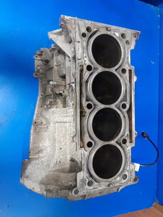 Mercedes 1.6 CGI motorblock OEM R2700106100 image 2