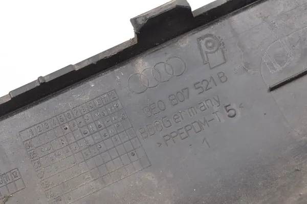 AUDI A4 B7 Moldura de Parachoques Trasero 8E0807521B image 9
