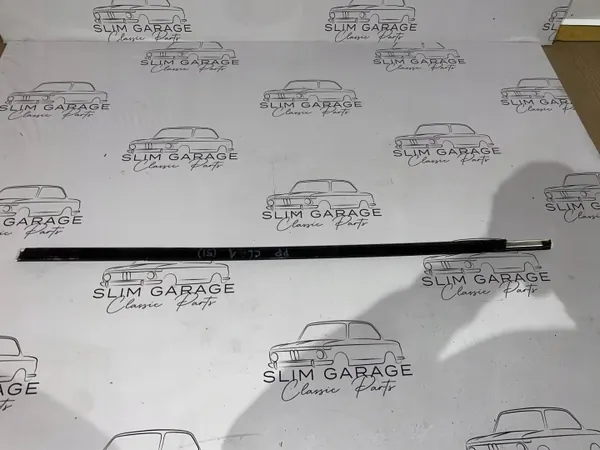 BMW AWD53 Fönsteravskrapningslist höger framdörr image 9