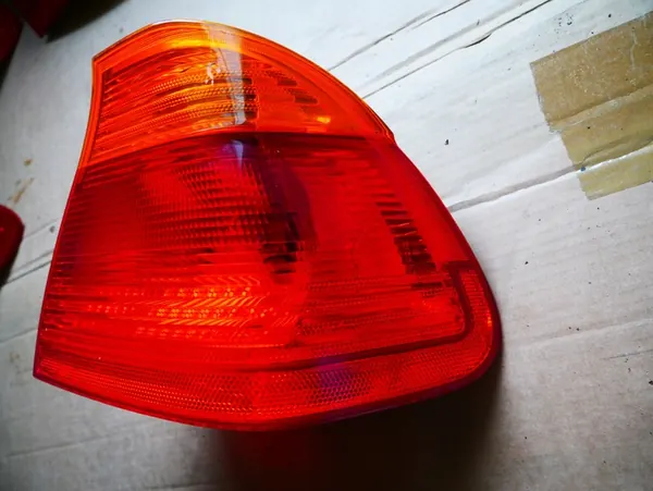 BMW E46 Sedan Faro Trasero Derecho 8364922 image 4
