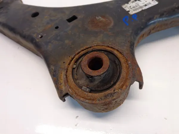 VOLVO XC70 2 II 2.4 D5 4WD Braccio di Sospensione Anteriore Destro image 2