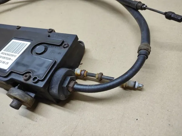 Sähköinen käsinjarrutus OEM 360109753R Renault Laguna III:lle image 3