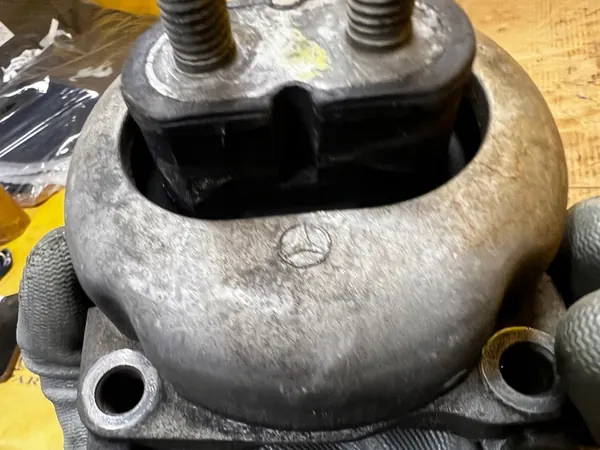 Supporto trasmissione Mercedes GLS X166 image 4