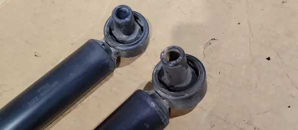 2x Bakre Stötdämpare Mercedes Vito W447 image 3