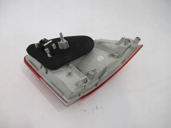 PEUGEOT 2008 Luz Trasera Izquierda image 4