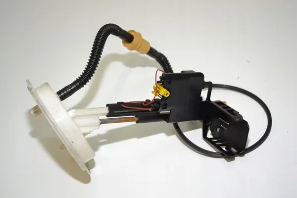 Brandstofniveau sensor drijver BMW E61 535d 3.0 D 6765849 image 4