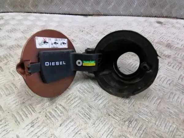 Ford Fiesta MK7 bränslelucka OEM 8A61A27936A image 3