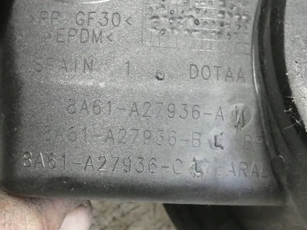 Ford Fiesta MK7 bränslelucka OEM 8A61A27936A image 4