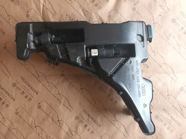 Audi A4 B9 Ruitensproei Reservoir Pomp 8W0955451L image 2