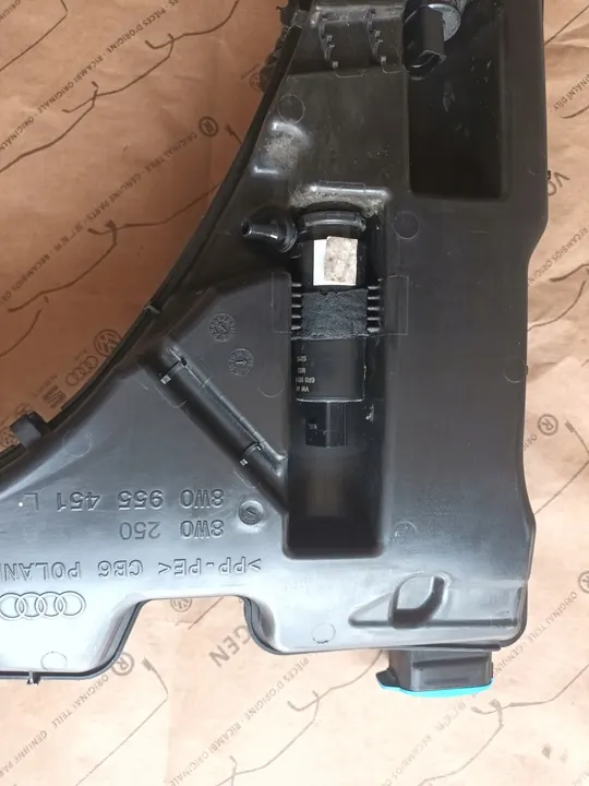 Audi A4 B9 Ruitensproei Reservoir Pomp 8W0955451L image 4