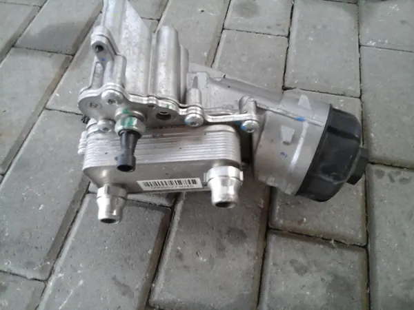 Suzuki OE 1281086AC0 distributieriemrol image 3