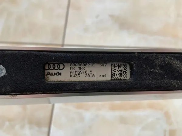 Puxador traseiro esquerdo OEM 80A860021E para Audi Q5 image 3