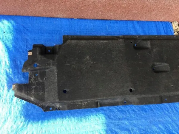 Protetor inferior esquerdo Audi Q7 4M OEM 4M0825205L image 6