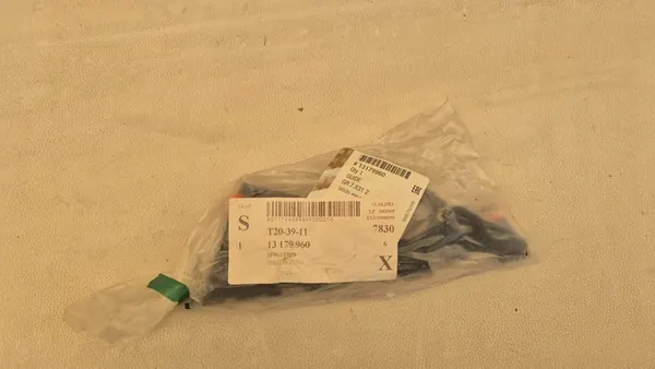 Scivolo paraurti anteriore OPEL CORSA D 13179960 image 2