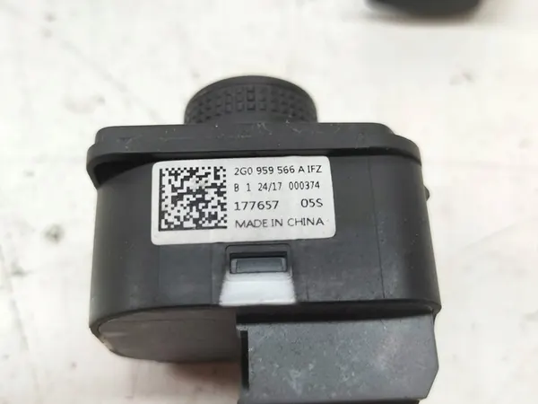 VW Polo VI Fensterheber Schalter Komplett 5G0959857F image 4