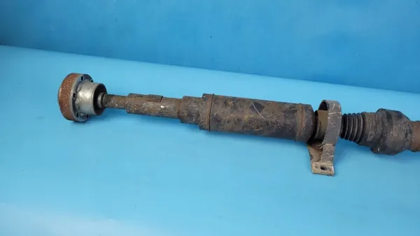 Dodge Challenger SXT Drivaxel OEM 68312786AC image 3