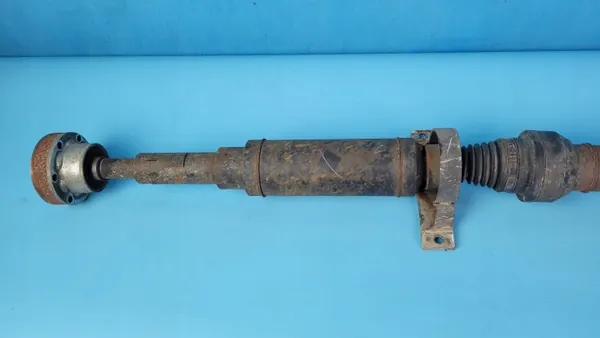 Dodge Challenger SXT Drivaxel OEM 68312786AC image 7