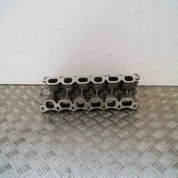 Colector de admisión Bentley OE OEM 07C133206J Usado image 2
