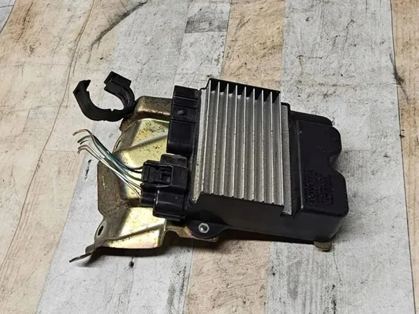 Module d'injecteur Toyota Avensis T250 2005 OEM 8987120040 image 2