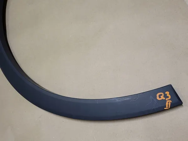 Vasen etulokasuojan trimmi Audi Q3 II S-Line OE 83A853717B image 3