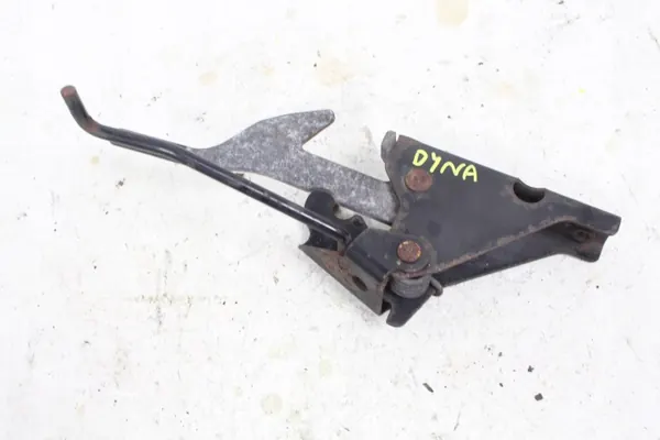 Toyota Dyna 2007 Ohjaamon Lukon Kiinnitys OEM image 2