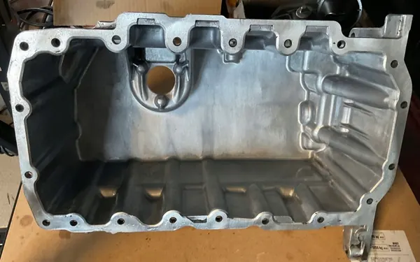 Volkswagen OE Oljetank 04L103603AC image 2