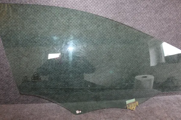 Hyundai i30 2012 Fram höger sidoruta OEM 82421A6020 image 2