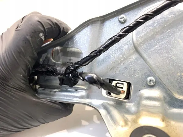 Achterruitwissermotor MAZDA 3 BP Hatchback OEM LORK-592-136738 image 4