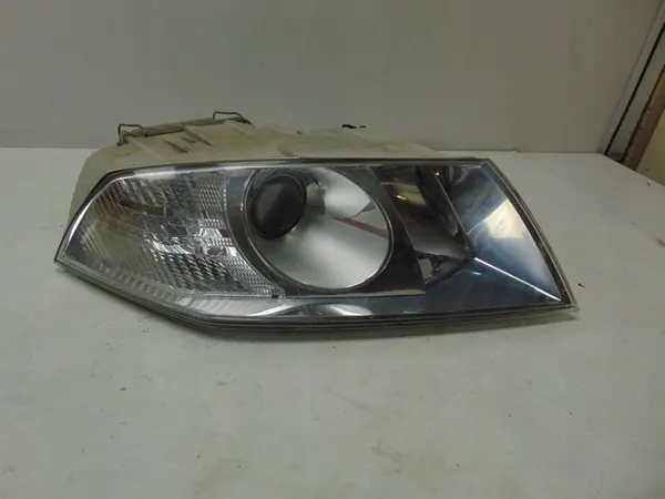 Oikea etu Xenon-ajovalo Skoda Octavia II 2004-08 image 4