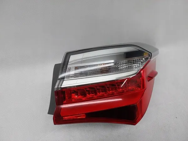 TOYOTA OE 81550-02A80 Lámpara Trasera Derecha image 2