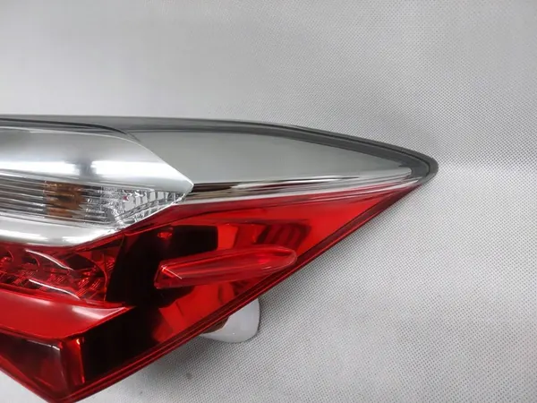 TOYOTA OE 81550-02A80 Lámpara Trasera Derecha image 4