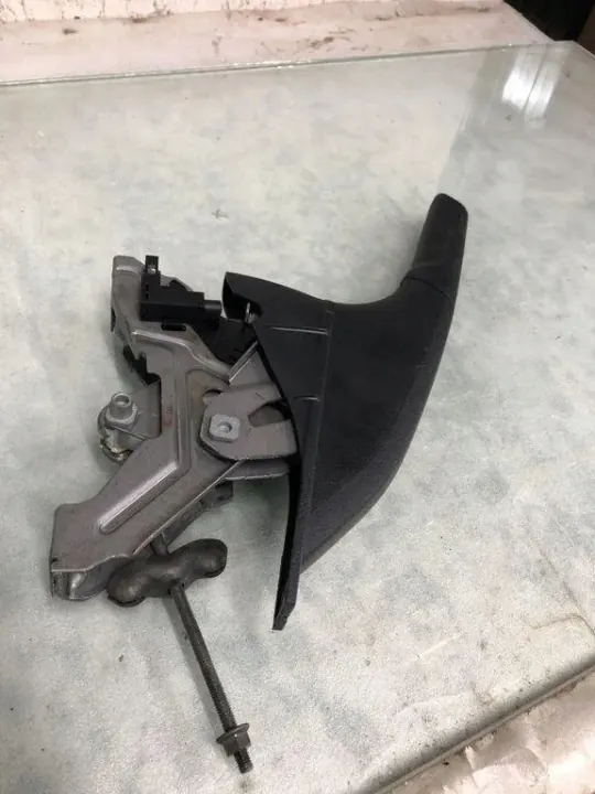 SEAT Käsijarrumekanismi OEM 6F0711301K - Käytetty image 3