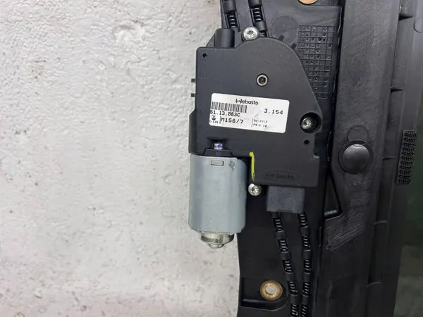 Maserati Quattroporte Schiebedach OEM 670020198 image 10