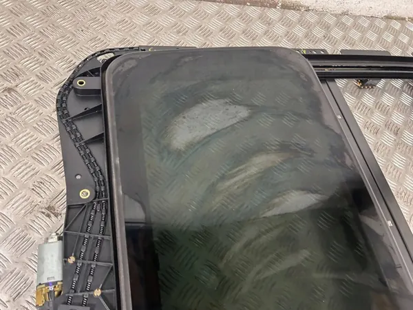 Maserati Quattroporte Schiebedach OEM 670020198 image 3
