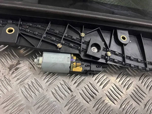 Maserati Quattroporte Schiebedach OEM 670020198 image 5