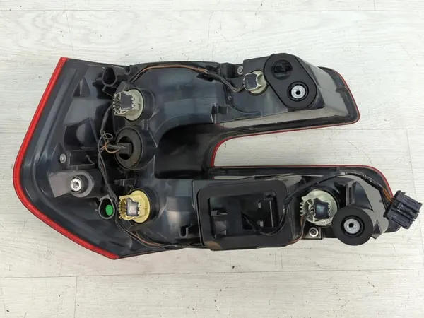 Luz trasera izquierda para Citroen C4 Picasso 9676853980 image 6