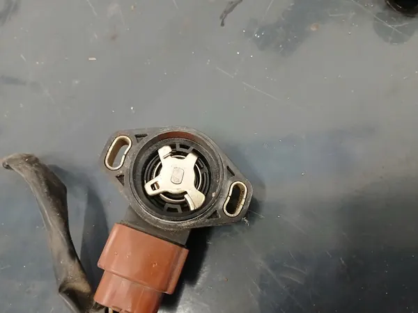 Sensor de posición del acelerador para Suzuki image 4