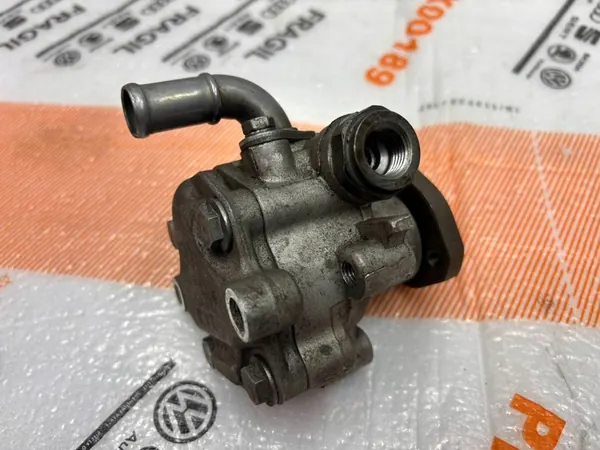 Bomba de direção Golf IV 1.4 B AKQ image 3