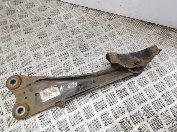 Braccio di Controllo Superiore Posteriore Toyota RAV 4 (XA40) 2015 image 6