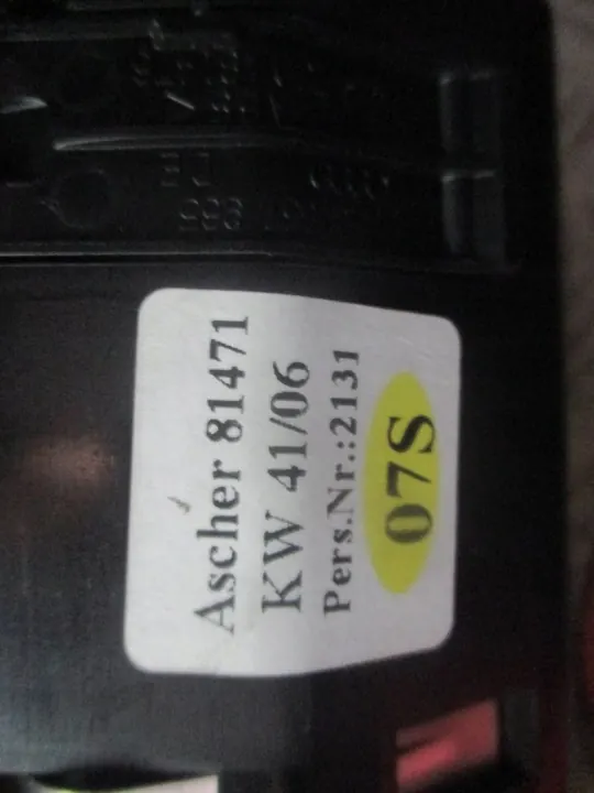 Cinzeiro dianteiro OEM 81471 para Audi Q7 4L - Usado image 4
