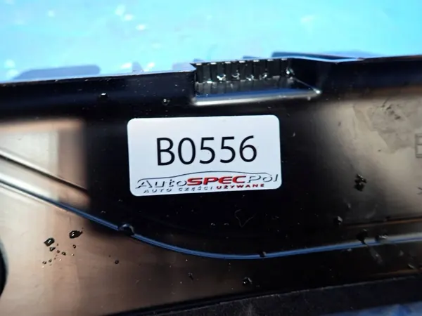 SEAT Ateca Spoilerin Kiinnike OEM 575827933D - Käytetty image 4