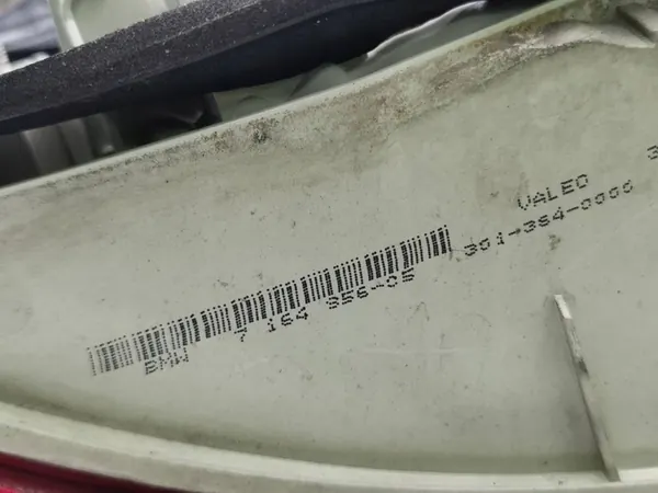 BMW 1 E81 E87 2007 Luz trasera derecha OEM 7164956 image 2
