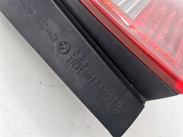 BMW 1 E81 E87 2007 Luz trasera derecha OEM 7164956 image 8