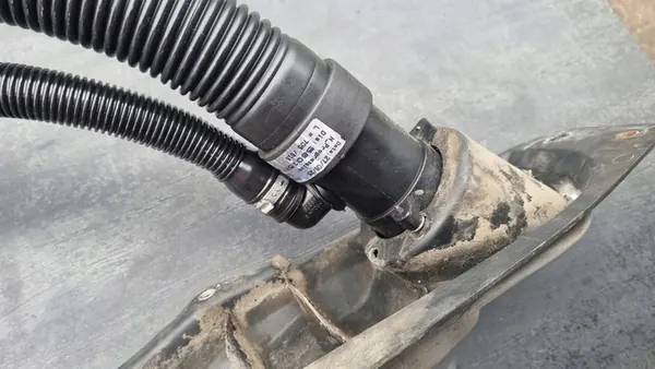 Tubería de llenado de combustible Iveco Daily 00-14 Euro3 4 y 5 - completa image 5