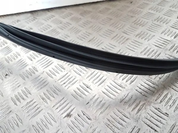 Joint de porte Kia Niro OEM RUM37335 - État utilisé image 4
