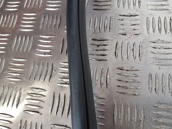 Joint de porte Kia Niro OEM RUM37335 - État utilisé image 5