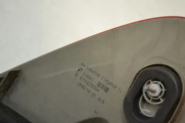 Mercedes E W211 02- Linker Achterlicht A2118200364 image 5