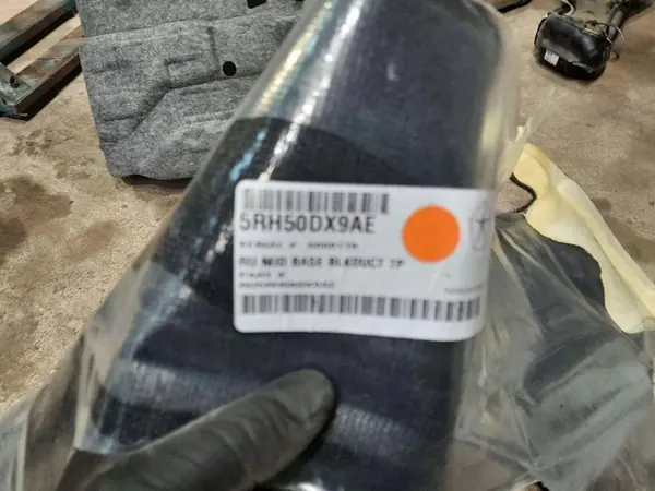 Tapete de piso traseiro Chrysler Pacifica 5RH50DX9AE image 2