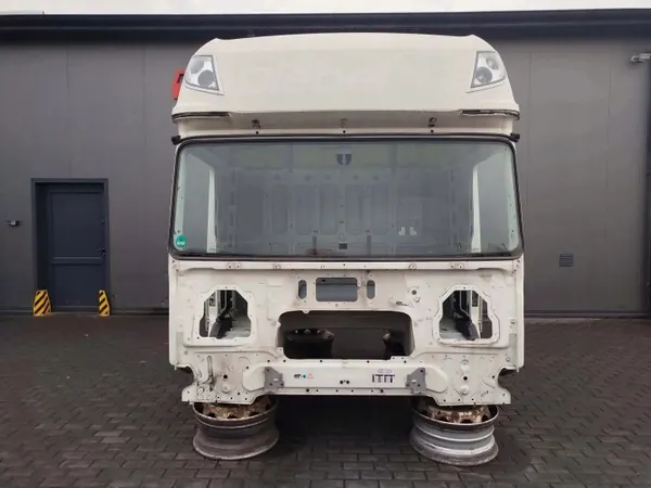 Cabina DAF XF 106 usada - OEM XF 106 image 2