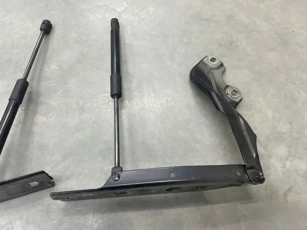 Juego de bisagras de capó Audi A6 A7 C7 image 2